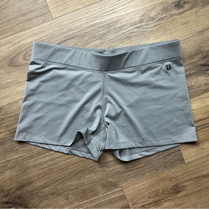 Eleven By Venus Williams Shorts Women’s Size Large 3 in Inseam‎ Gray Small Flaw